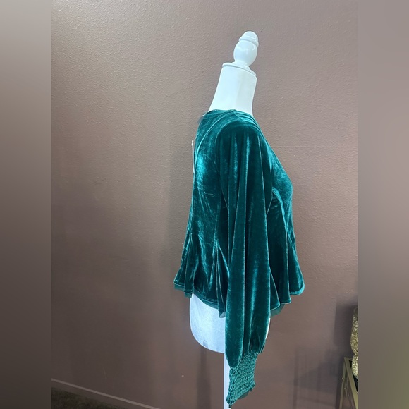 By Anthropologie Swing Velvet Peasant Top in Emerald Green size XS NWT - Picture 2 of 3